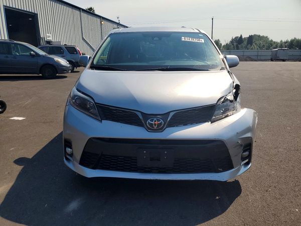 2019 TOYOTA SIENNA SE/SE Premium