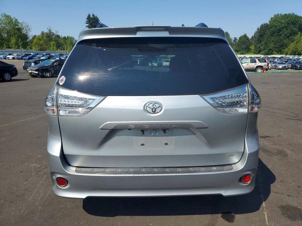 2019 TOYOTA SIENNA SE/SE Premium