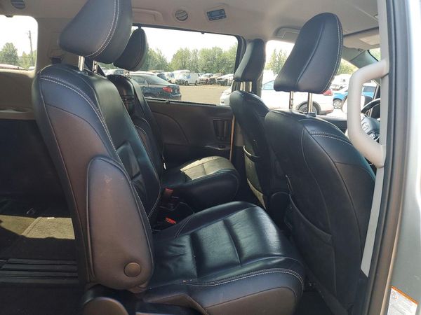 2019 TOYOTA SIENNA SE/SE Premium