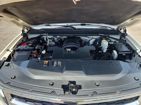 2015 CHEVROLET TAHOE LT — Engine bay
