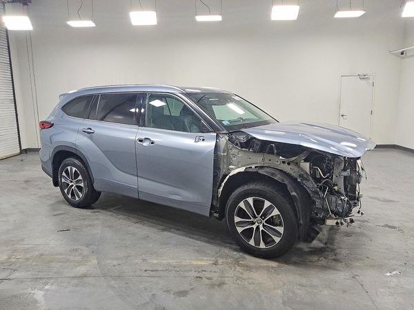 2020 TOYOTA HIGHLANDER XLE Nav
