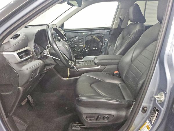 2020 TOYOTA HIGHLANDER XLE Nav