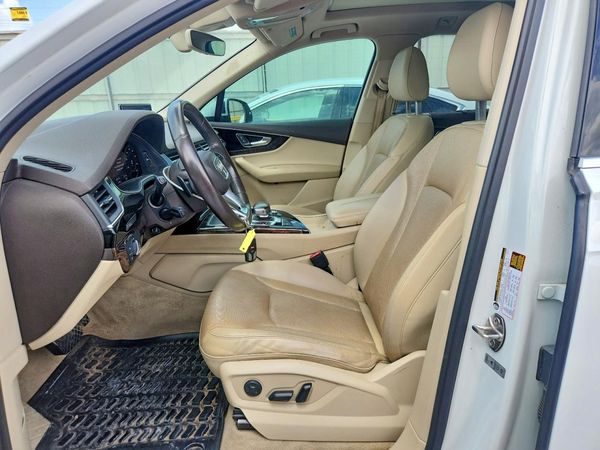2017 AUDI Q7 quattro Premium Plus