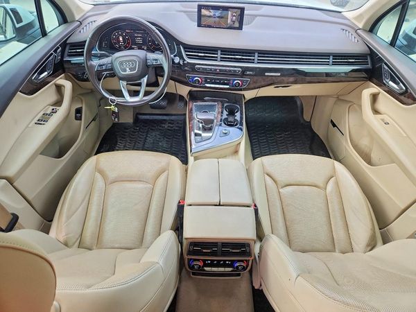 2017 AUDI Q7 quattro Premium Plus