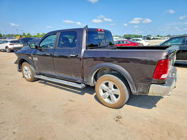 2016 RAM 1500 SLT CREW CAB 4X4