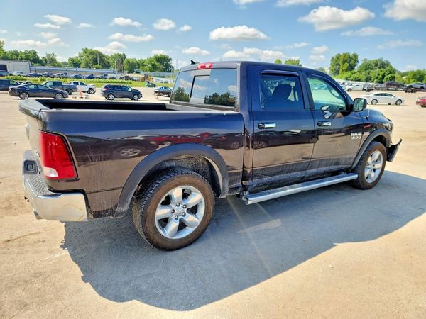 2016 RAM 1500 SLT CREW CAB 4X4