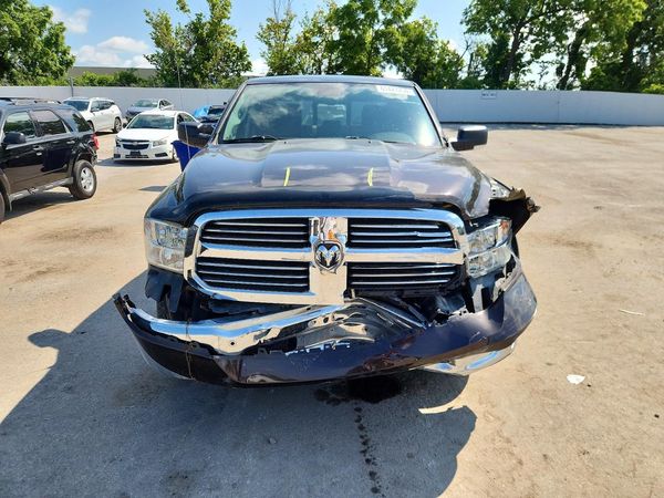 2016 RAM 1500 SLT CREW CAB 4X4
