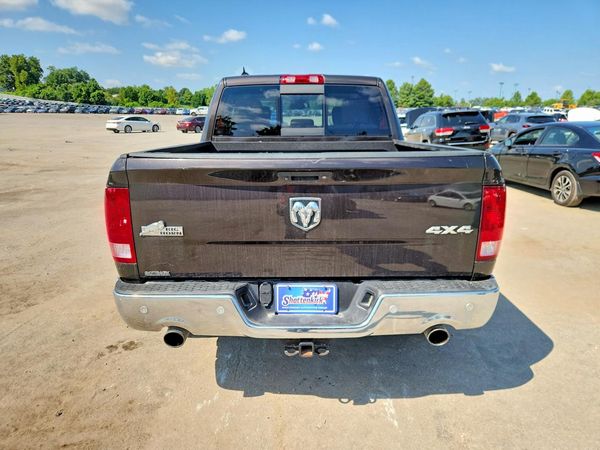 2016 RAM 1500 SLT CREW CAB 4X4