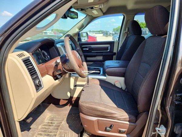 2016 RAM 1500 SLT CREW CAB 4X4