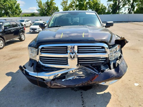 2016 RAM 1500 SLT CREW CAB 4X4