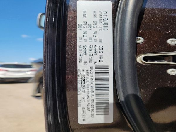 2016 RAM 1500 SLT CREW CAB 4X4