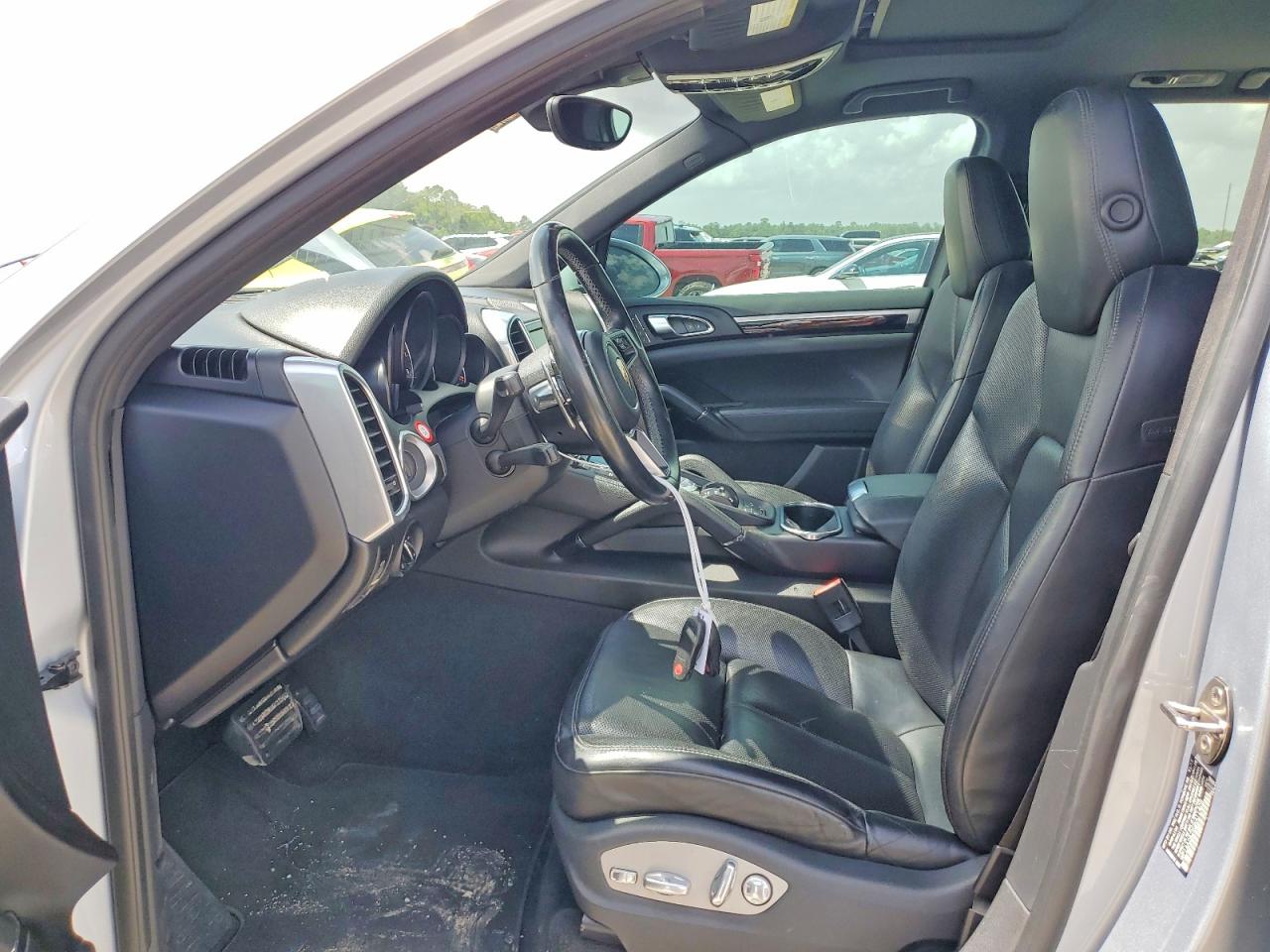 2016 PORSCHE CAYENNE