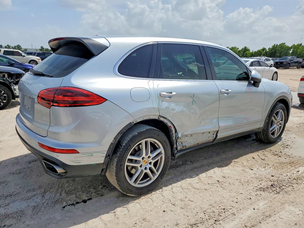 2016 PORSCHE CAYENNE