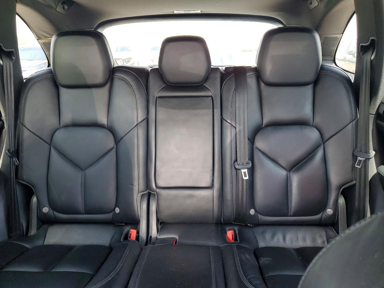 2016 PORSCHE CAYENNE
