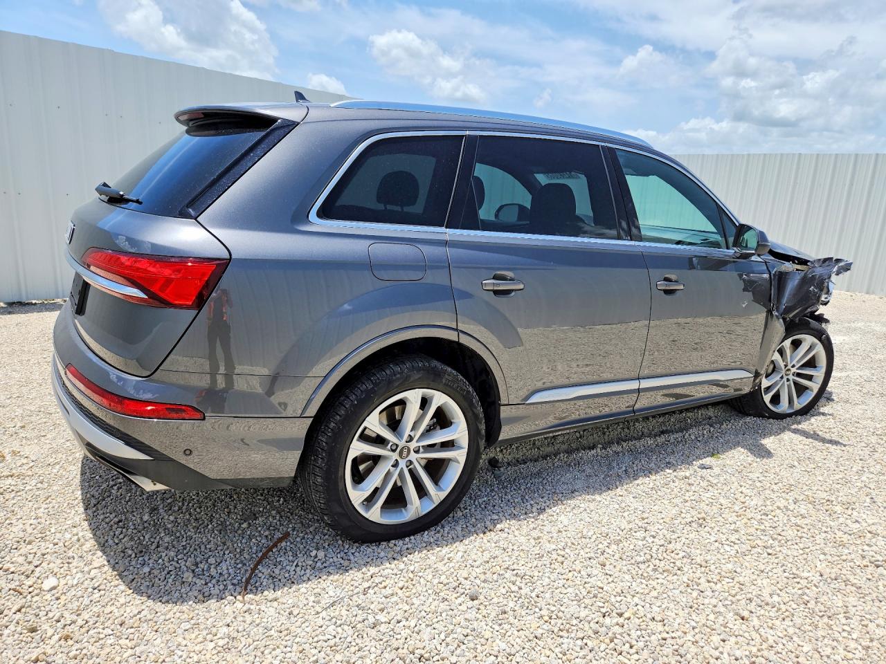 2025 AUDI Q7 quattro Premium Plus