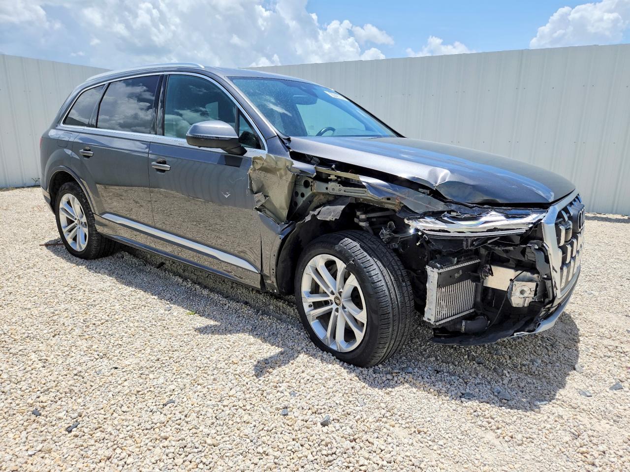 2025 AUDI Q7 quattro Premium Plus