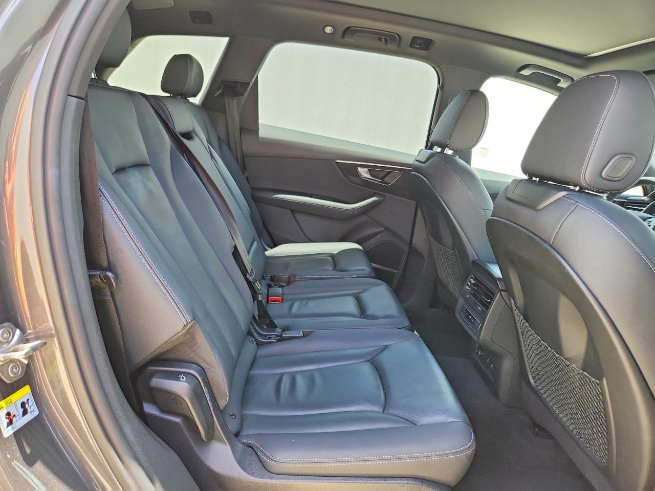 2025 AUDI Q7 quattro Premium Plus