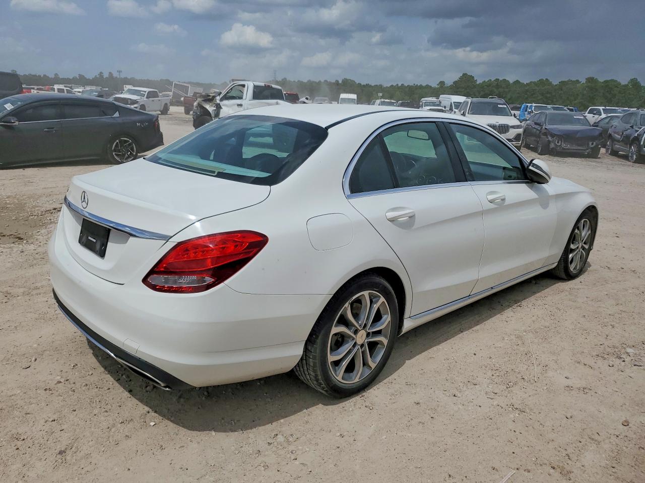 2016 MERCEDES-BENZ C C300