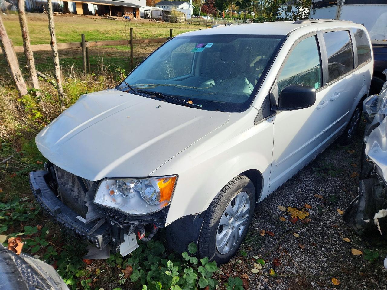 2014 DODGE GRAND CARAVAN SE — Front 3/4