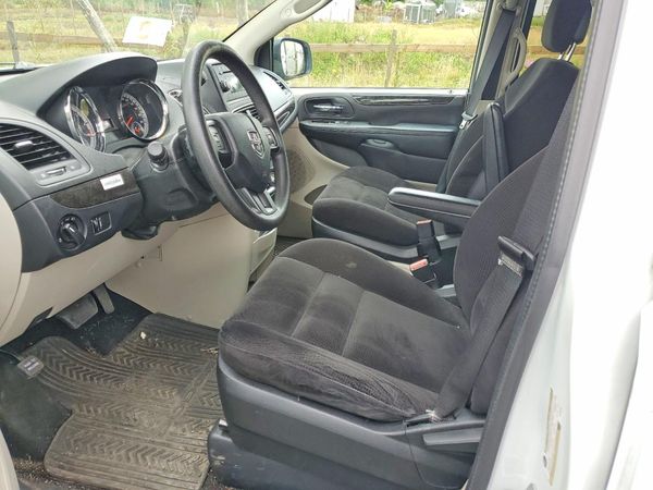 2014 DODGE GRAND CARAVAN SE — DENT