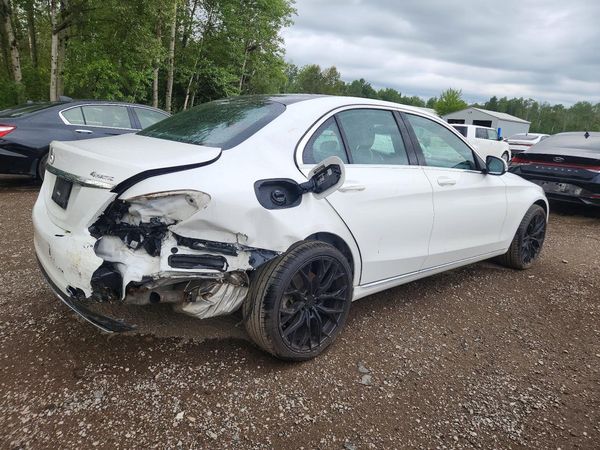 2015 MERCEDES-BENZ C300