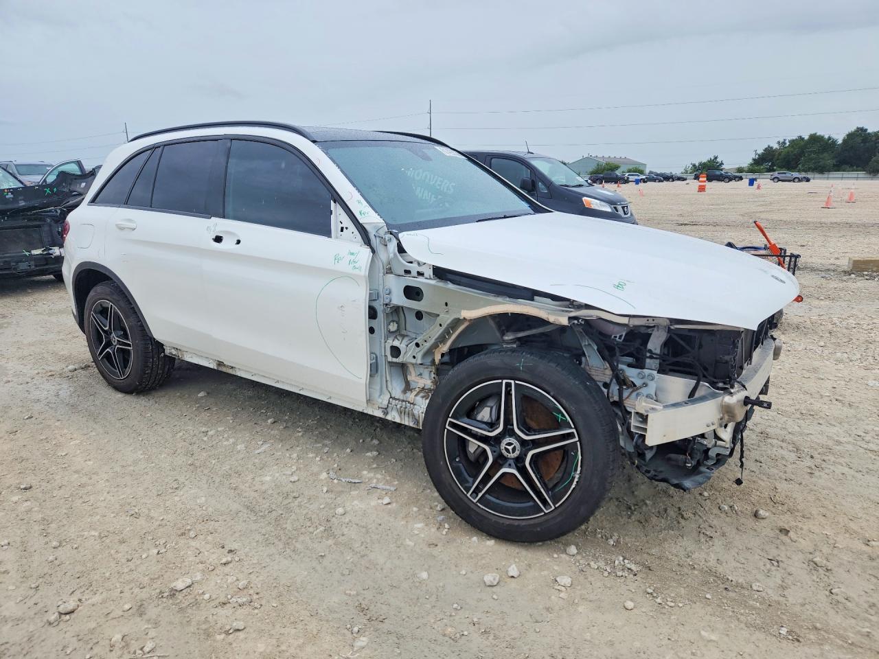2020 MERCEDES-BENZ GLC GLC300