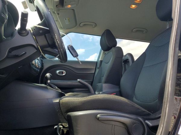 2016 KIA SOUL Exclaim — DENT
