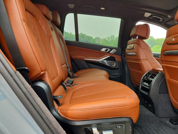 2025 BMW X7