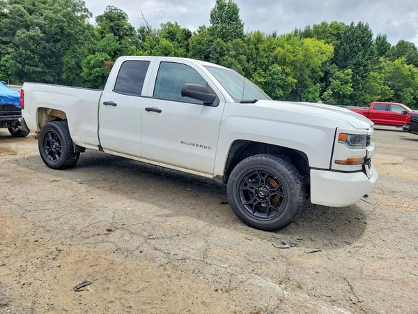 2018 CHEVROLET SILVERADO Custom — Passenger 3/4
