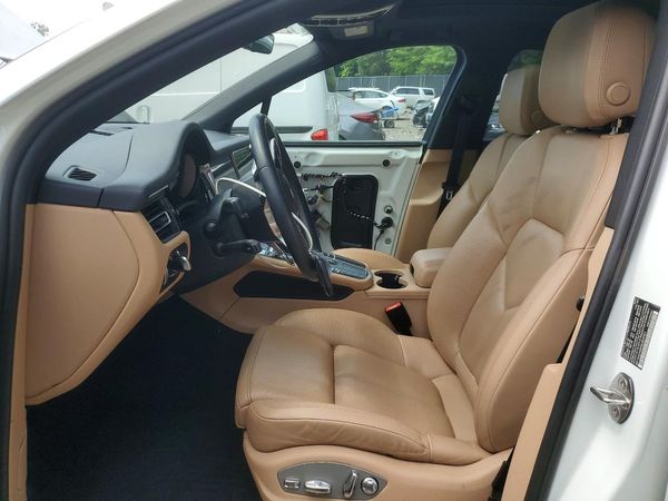 2021 PORSCHE MACAN Base