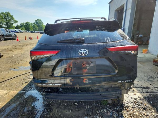 2020 TOYOTA HIGHLANDER XLE Nav — DIRR