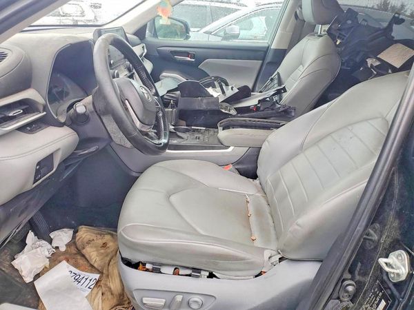 2020 TOYOTA HIGHLANDER XLE Nav — DENT