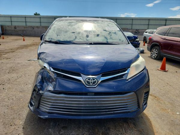 2019 TOYOTA SIENNA