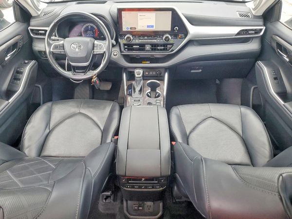 2024 TOYOTA HIGHLANDER