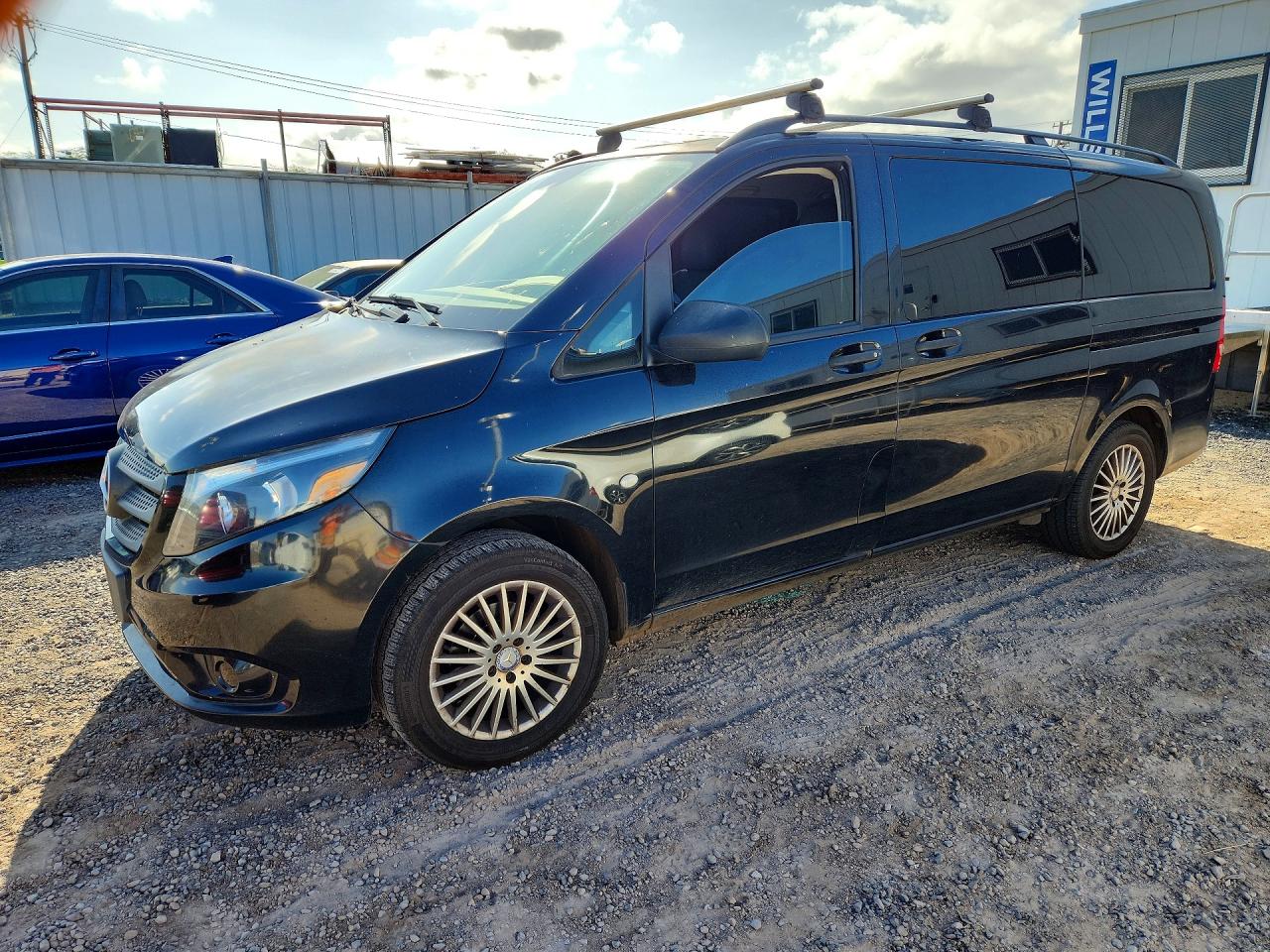 2017 MERCEDES-BENZ METRIS
