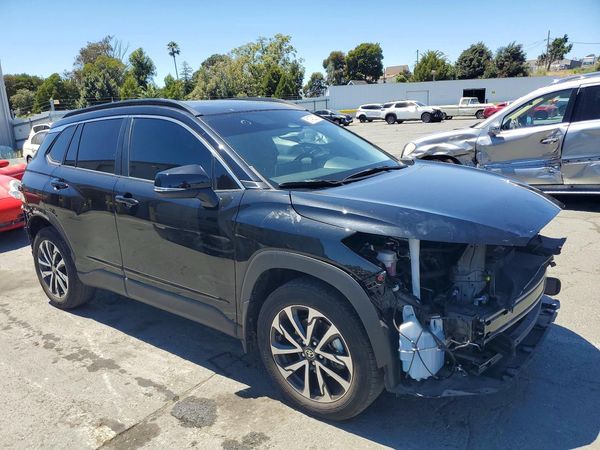 2024 TOYOTA COROLLA CROSS XLE