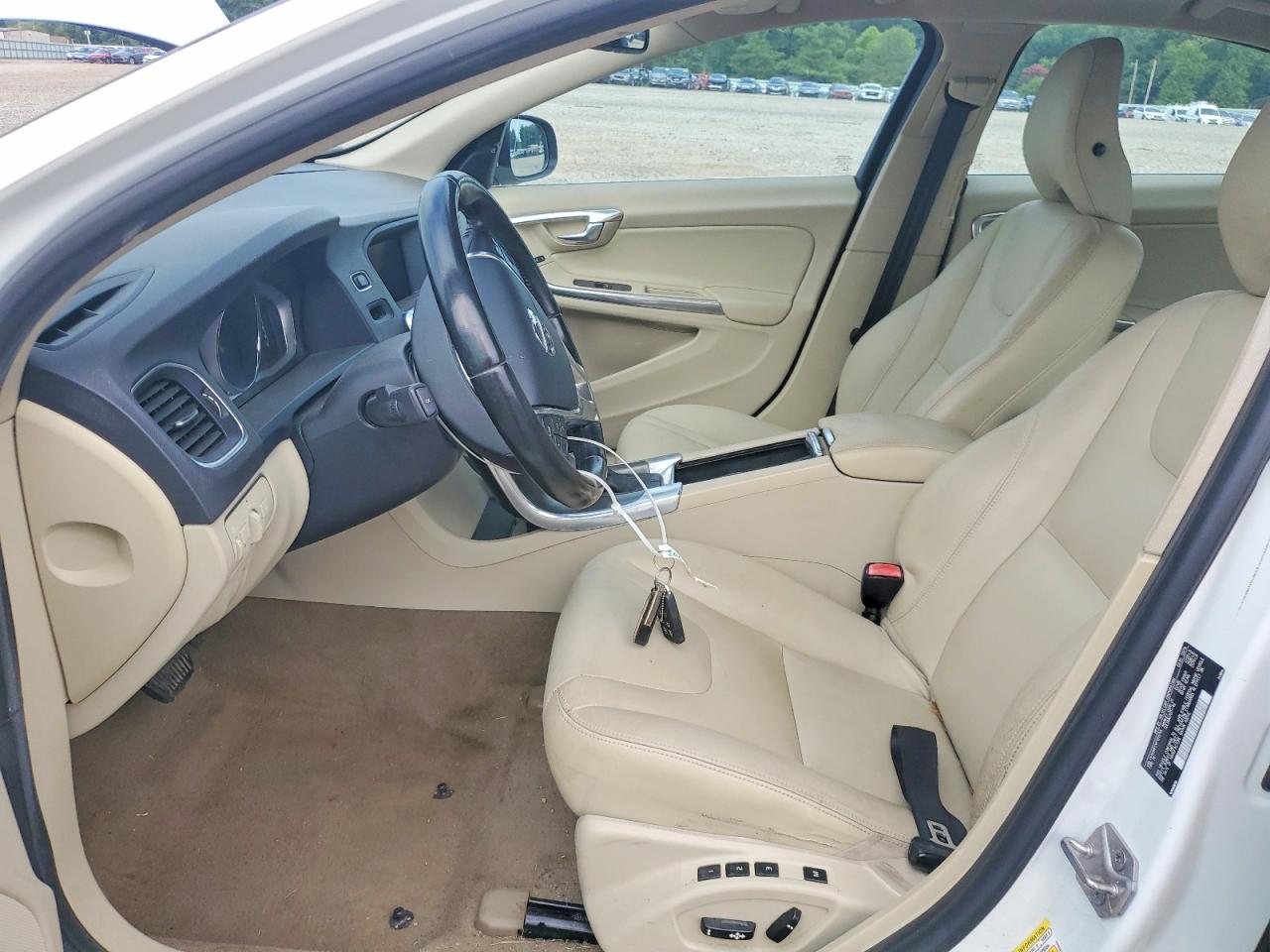 2015 VOLVO S60 Premier+ (non R design)
