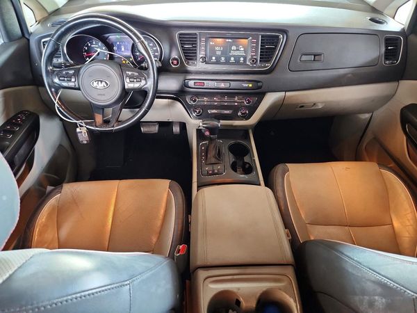 2017 KIA SEDONA LX