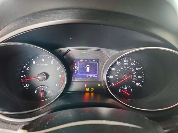 2017 KIA SEDONA LX