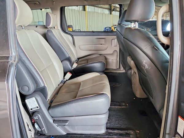 2017 KIA SEDONA LX