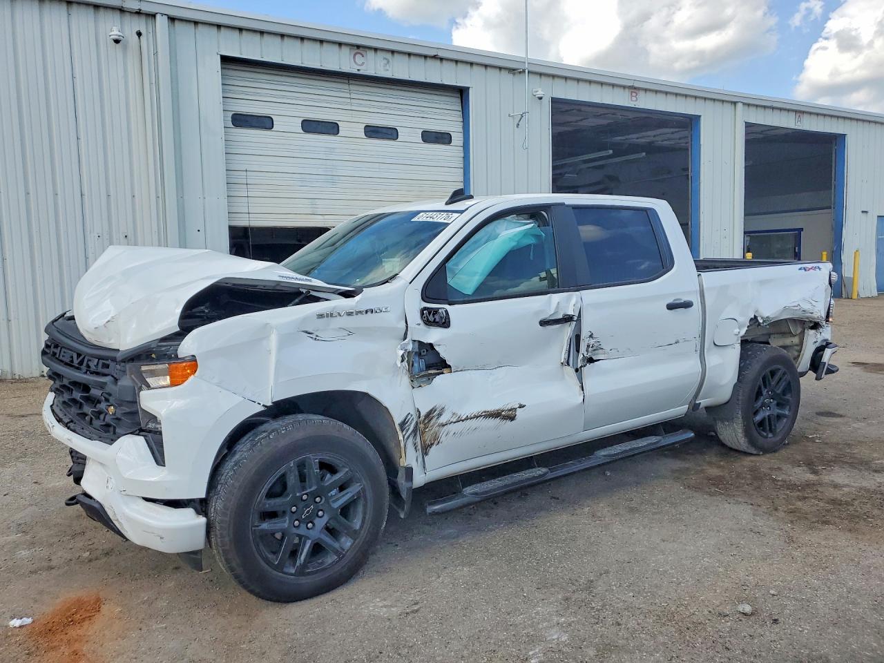 2025 CHEVROLET SILVERADO Custom