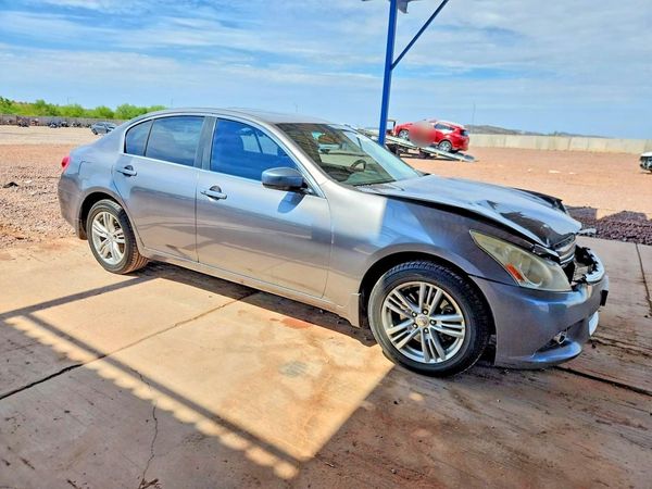 2013 INFINITI G37 — Passenger 3/4