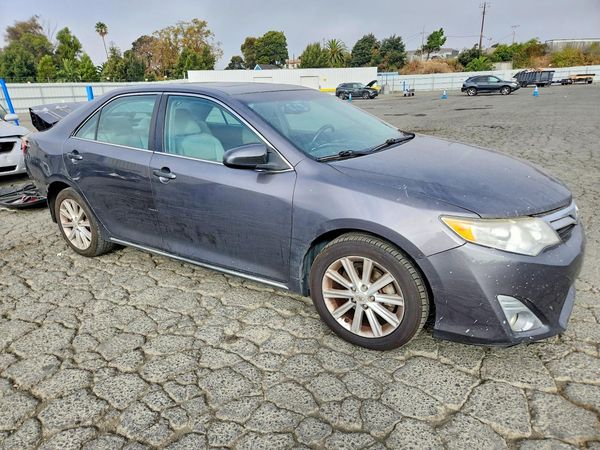 2014 TOYOTA CAMRY — Passenger 3/4