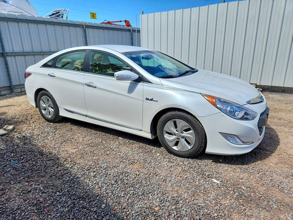 2014 HYUNDAI SONATA Hybrid/ Hybrid Limited — Passenger 3/4