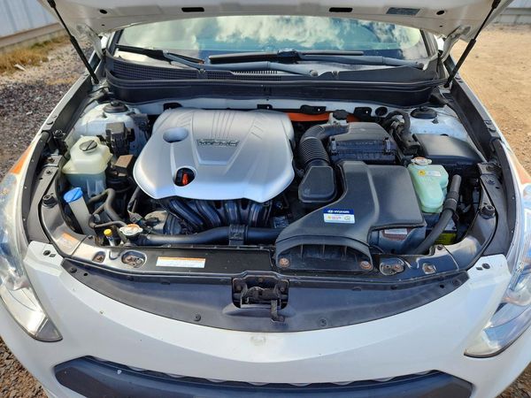 2014 HYUNDAI SONATA Hybrid/ Hybrid Limited — Engine bay