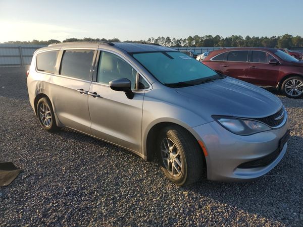 2021 CHRYSLER VOYAGER