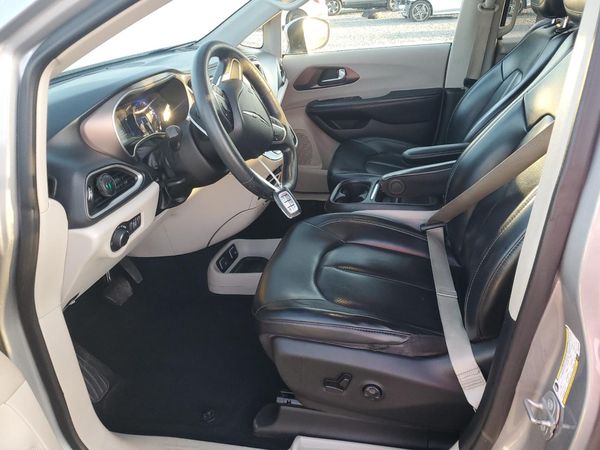 2021 CHRYSLER VOYAGER