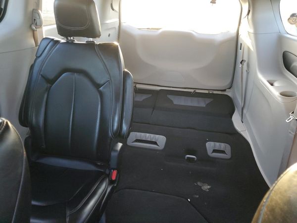 2021 CHRYSLER VOYAGER