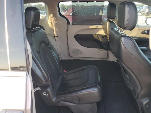 2021 CHRYSLER VOYAGER