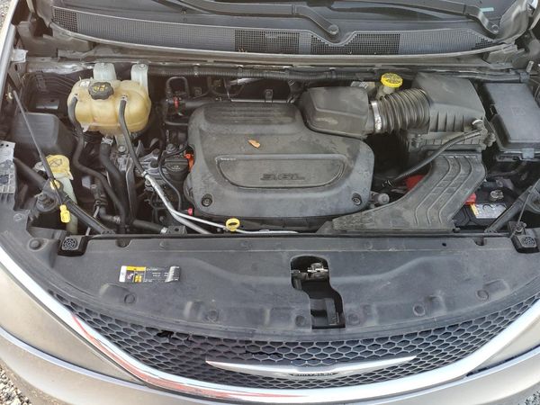 2021 CHRYSLER VOYAGER